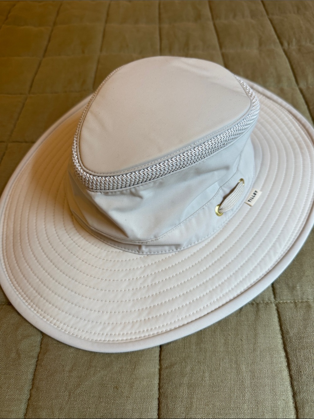 7 1/4” M Light Cream Tilley Airflo sun hat